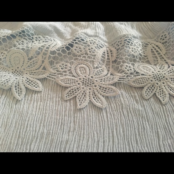 *SOLD* Forever 21 Lacy Off-the-Shoulder Top - Picture 5 of 6